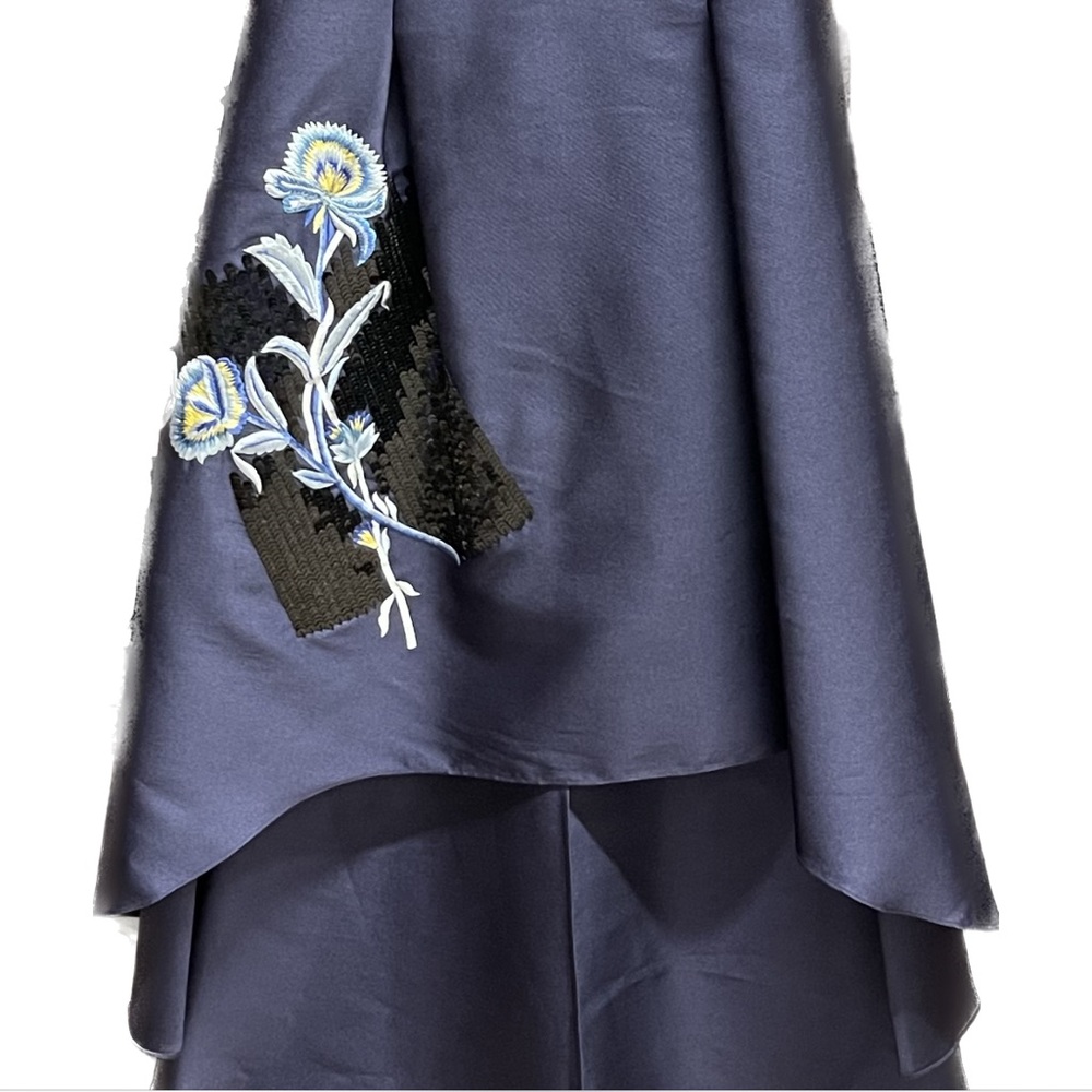 Gown - Picture 6 of 7